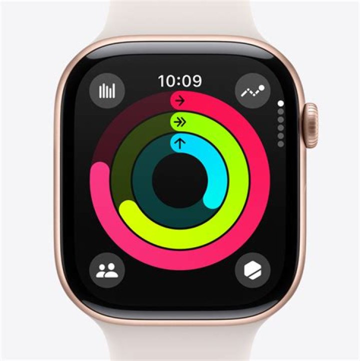 Does Apple Watch have a fitness app?