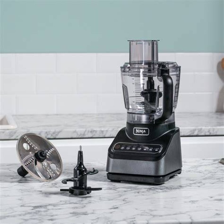 How do you chop with a ninja food processor?