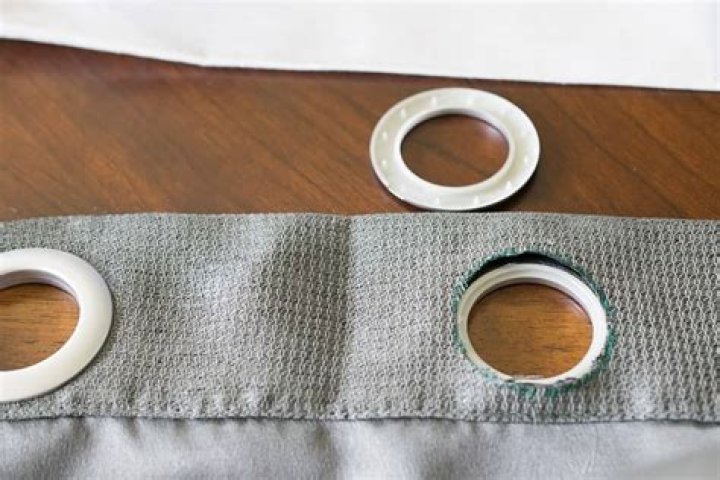 How do you make eyelet curtains with tape?