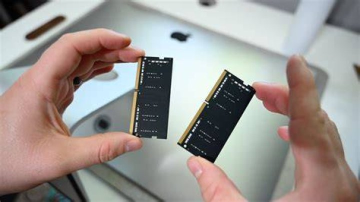 How many RAM slots does a 27 iMac have?
