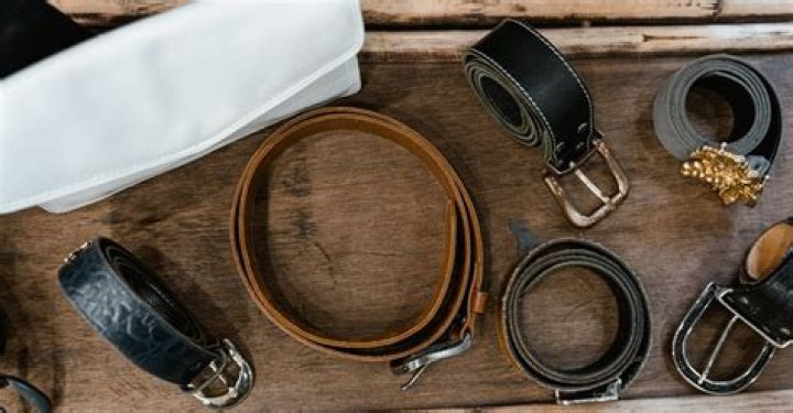 Is it better to hang or roll belts?