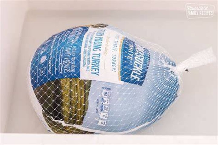 Is it safe to thaw turkey in cold water?