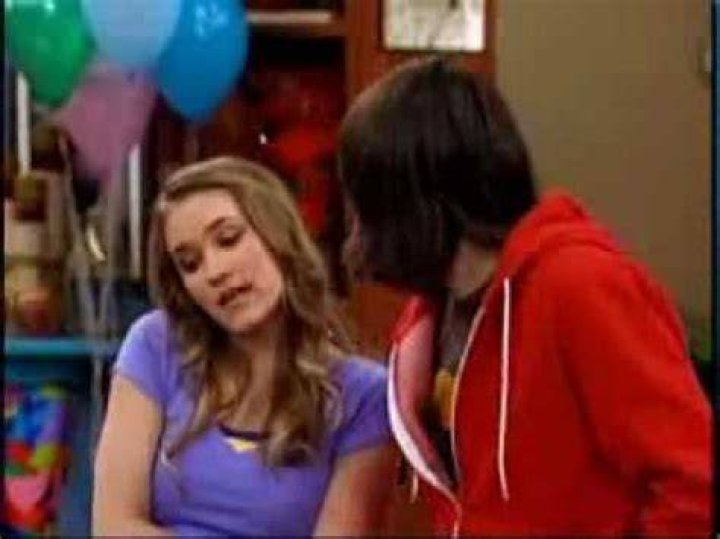 What episode of Hannah Montana Do Lilly and Oliver Kiss?